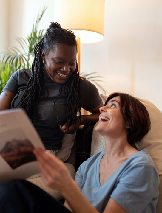 medium-shot-lesbian-couple-home